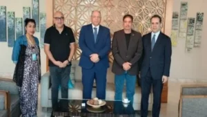 سفير مصر بالكويت يزور بعثة منتخب الشطرنج للاطمئنان على أداء اللاعبين في البطولة العربية